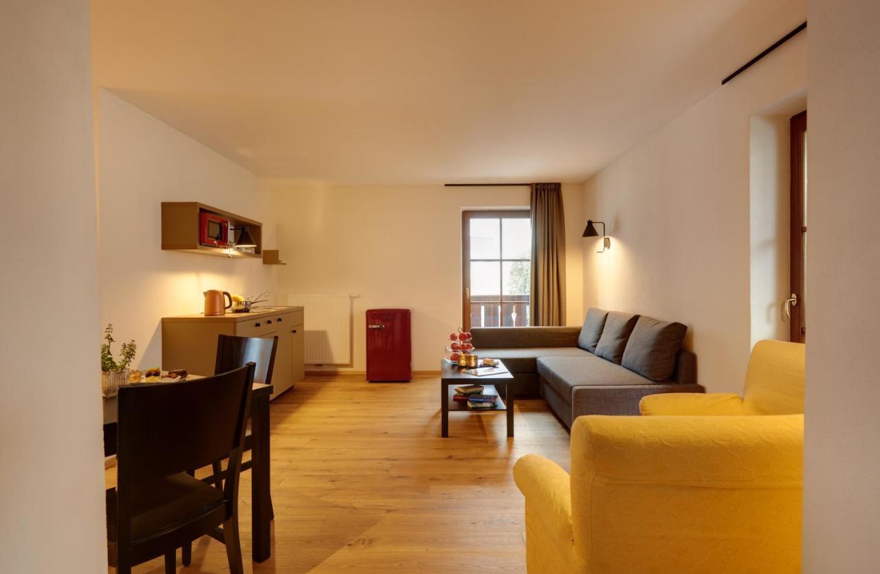 Historic Guesthouse Bircher B&B Apartments Near Sterzing Campo di Trens Bagian luar foto