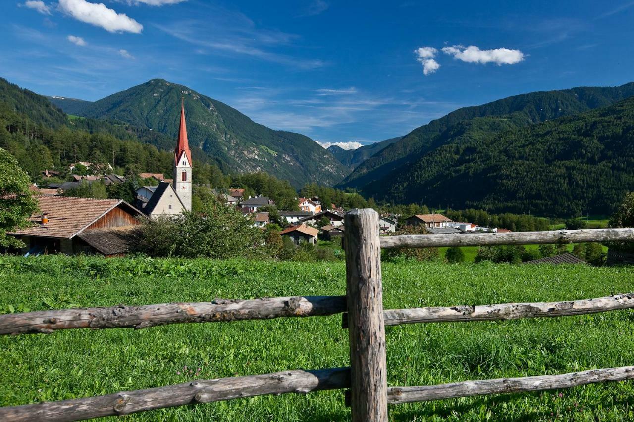 Historic Guesthouse Bircher B&B Apartments Near Sterzing Campo di Trens Bagian luar foto